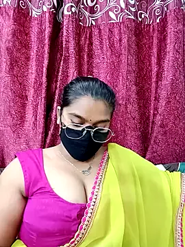 Webcam Model (Jasmine_jaaan)  is live.Free join now!