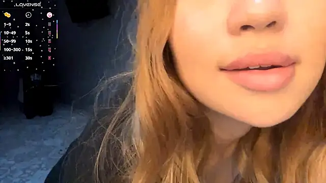 Ur_neighbor_Kira webcam