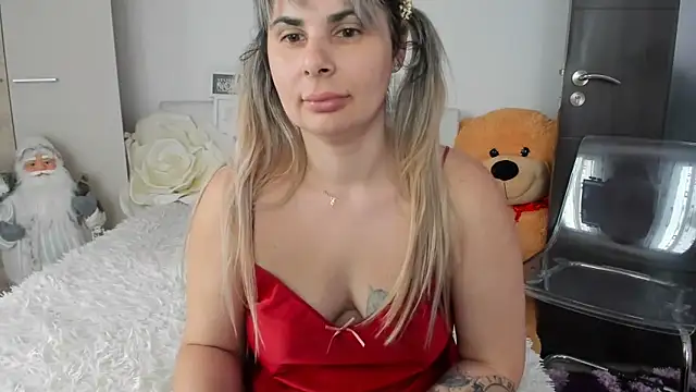 sweetemy4u (F milf) - make this pussy happy whit a big squirt