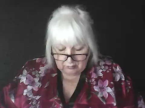 Webcam Model (Alexia64231)  is live.Free join now!