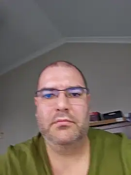 andrew1900529 (Ask my age) - 1 min toy control