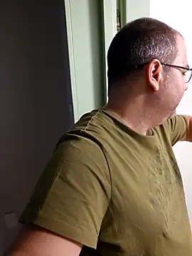 andrew1900529 (Ask my age) - 1 min toy control