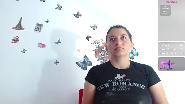 Emelyross_ live cam screenshot female on TokenKeno — Tip, Play & Watch Live Cams