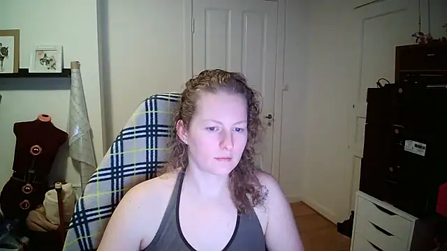 Preview of girlnina-1995