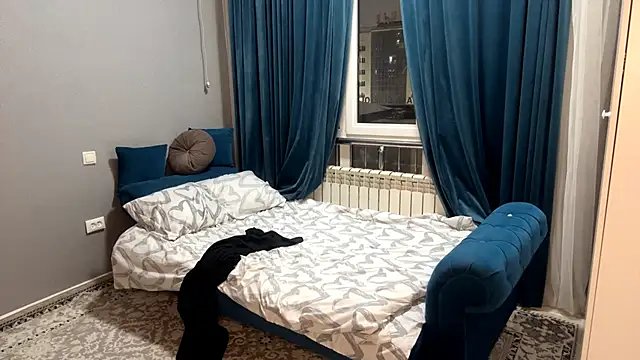 Ur_neighbor_Kira webcam