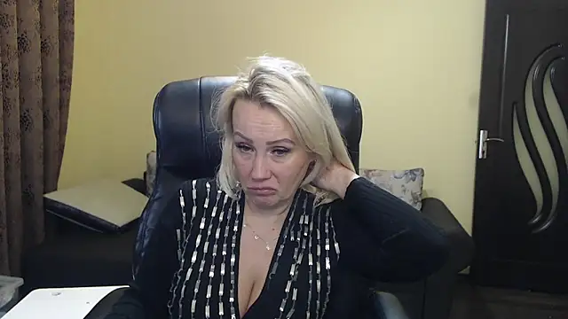 kandyhellenx (F milf) - Very wet & intense show