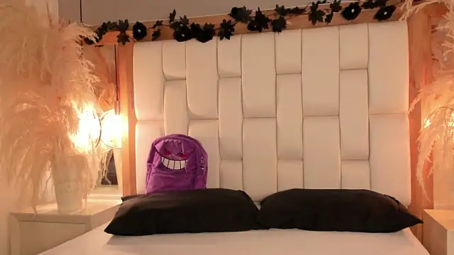 Daphne_And_Roger webcam