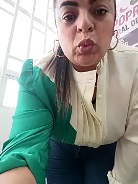 mia-glow - Mia-Glow's free webcam - UK Sex Cams