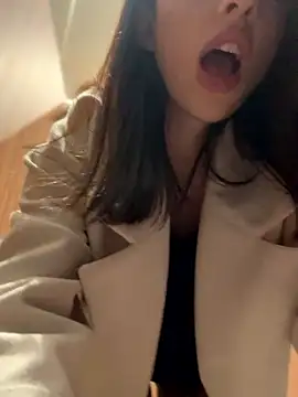 Webcam Model (YeaLina) is live