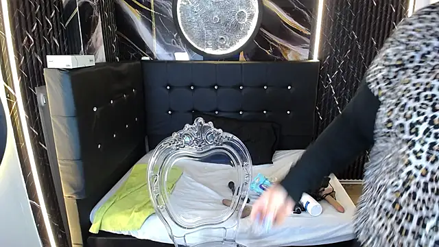 Bruja__Scarlata webcam