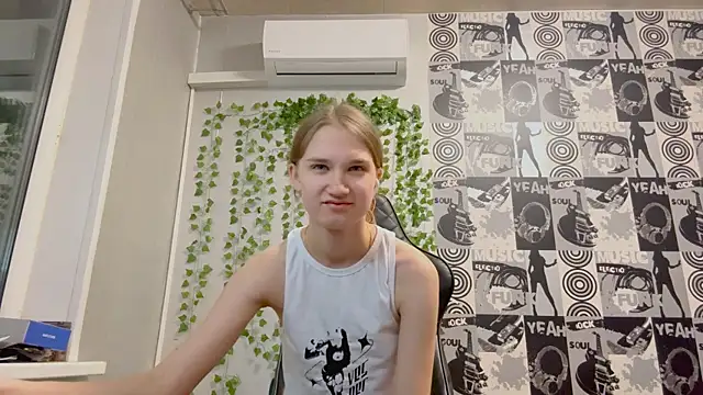 helgicuteness webcam