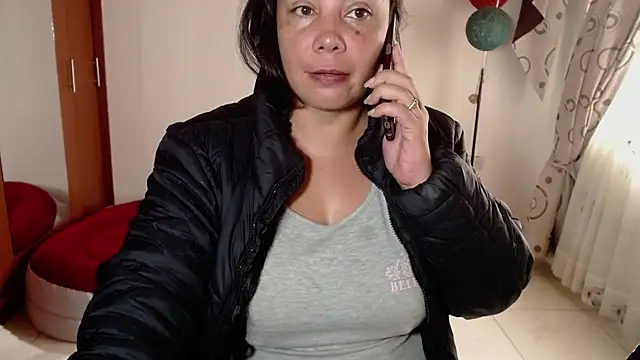 vivian-milf webcam