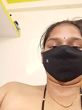 Priyanka_30 Live Webcam on Stripchat