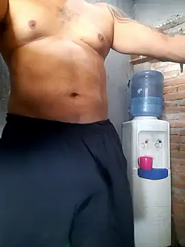 hecwil8 (Ask my age) - desnudo completo en el taller