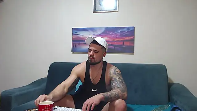 tiberius_hunk - Tiberius_hunk's free webcam - UK Sex Cams