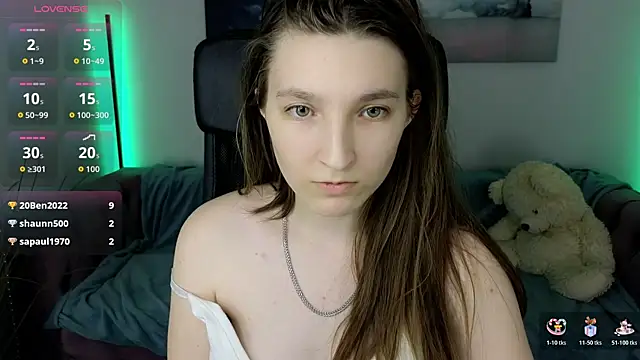 mia_myles (F teen) - Tongue tease + eye contact