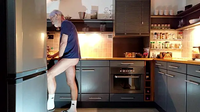 ewaldwillems99 (M grandpa) - 4K AI cam