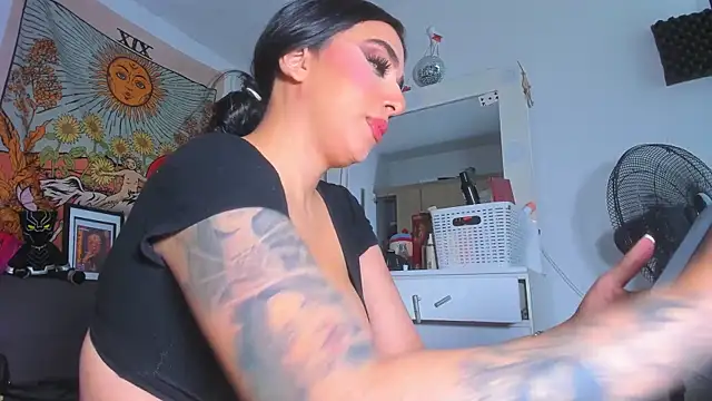 kiaraglam2 (F young) - JUMP IN DILDO