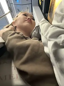 Aiko_Yumi's live cam