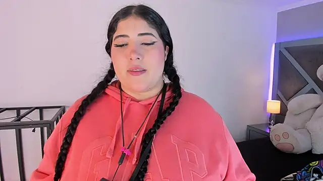 amberinihoffman (F young) - titfuck on the table