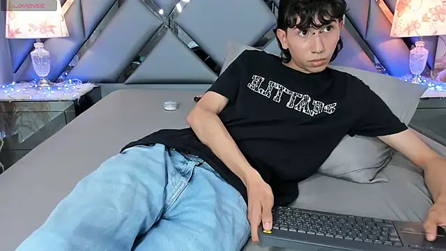 milan_lewiss (M twink) - CUM SHOW🍆💦