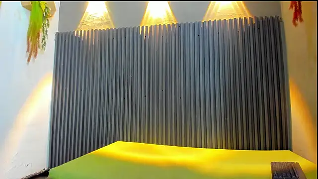 christian_parkerr (Ask my age) - show feet