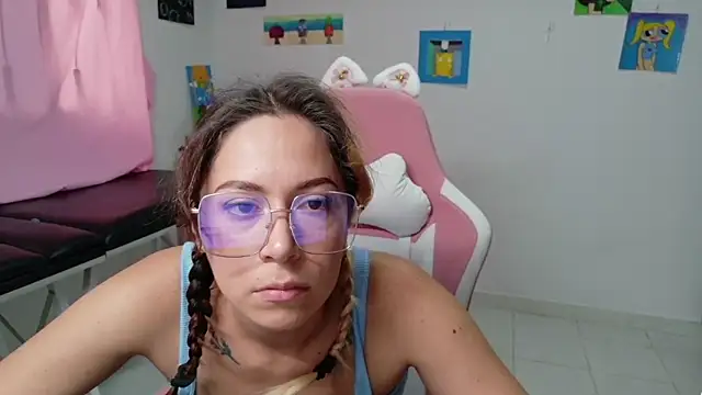 MommyMiaWs webcam