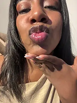 klohecurvy - KloheCurvy's free webcam