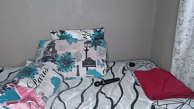 Webcam Model (Lunalee)  is live.Free join now!