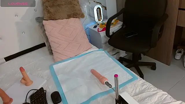 skarlett_35 - Skarlett_35's free webcam