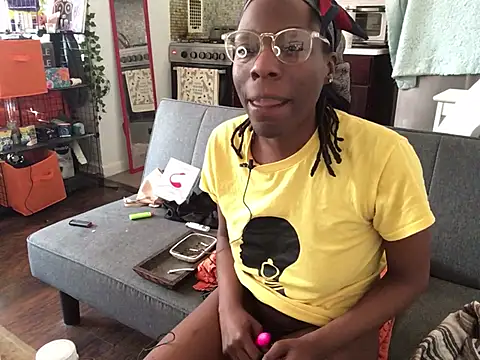 littyleesh1 (F young) - Clit Pinch & Moan 💦💦