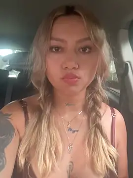 amanda-medrano1 (F young) - Show boobs