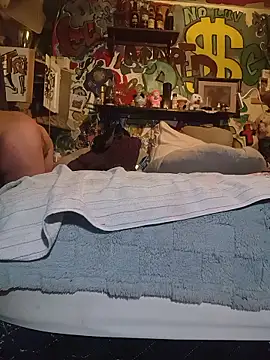 Twoslipperywhenwett webcam