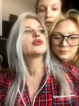 DriveThruDolls webcam