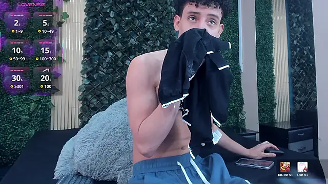 Little_poetryy live cam screenshot males from Colombia on Gratis Show – Free Live Cams