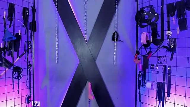 MissKara_Ariana_bdsm webcam