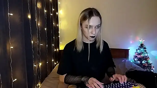 icebenz (T teen) - clothe off and ass close up