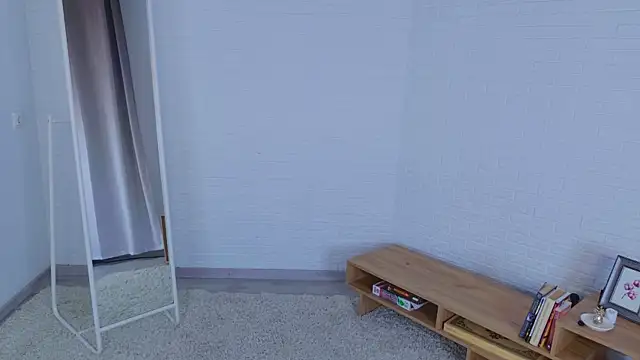 Webcam Model (Kim_Redd) is live