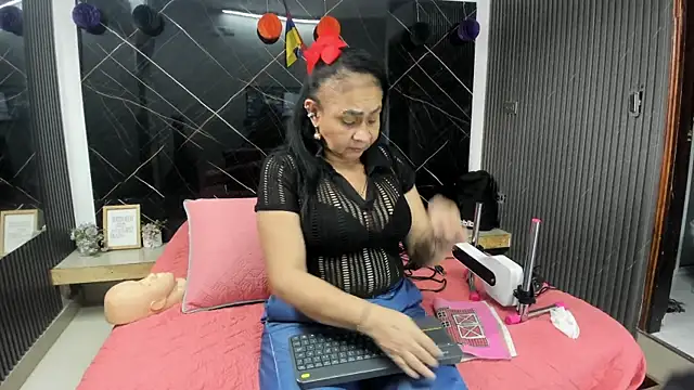 cloee-rabbyt (Ask my age) - MASTURBATION WITH DOMIN AND LUHS