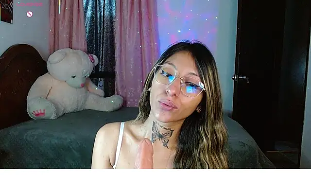 MissHoolly webcam