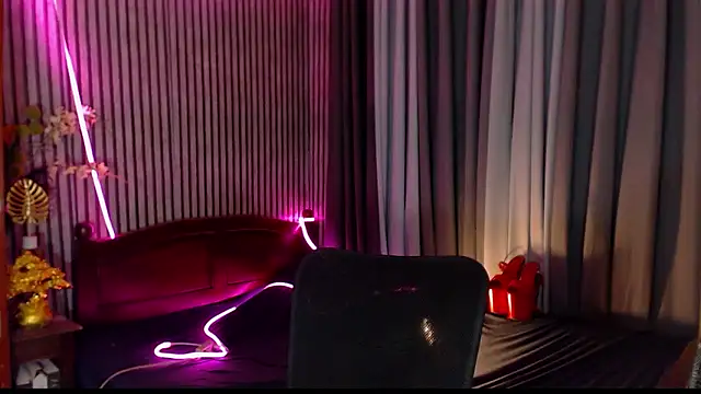 Unforgettablejulia webcam