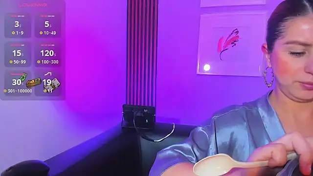 Nahiajhonson_ webcam