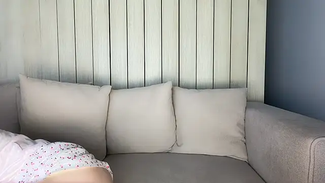 ShySchoolGirl webcam