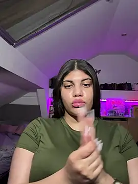 minakhalina (F teen) - Show Tongue (10sec) 👅