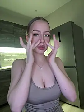 Webcam Model (MissOyee) is live