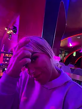 poppyinga1 (F milf) - last to tip wins snap or whatsapp