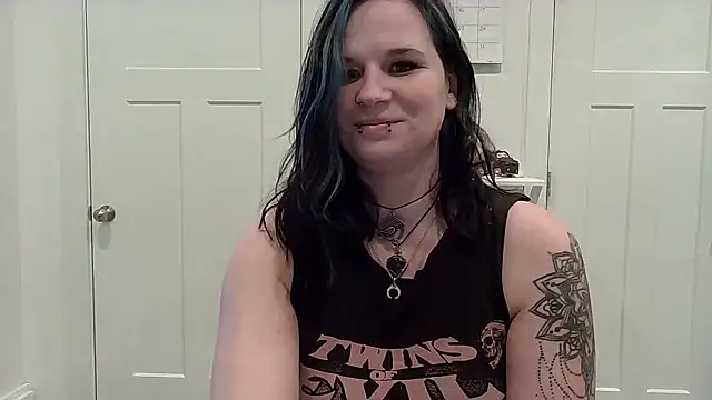 Webcam Model (CherryWilde)  is live.Free join now!