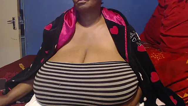 CUTEFIRMMELONSS webcam