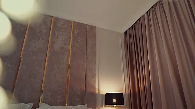 MilaDYstarlight webcam