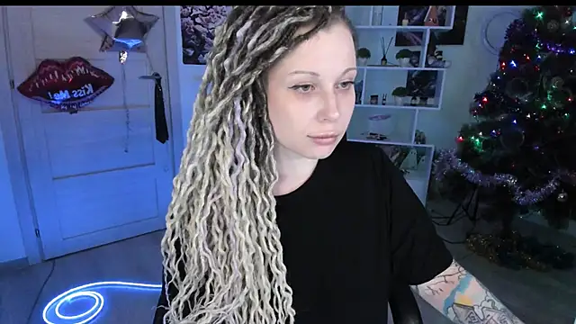 Webcam Model (HoneySallyMoore)  is live.Free join now!